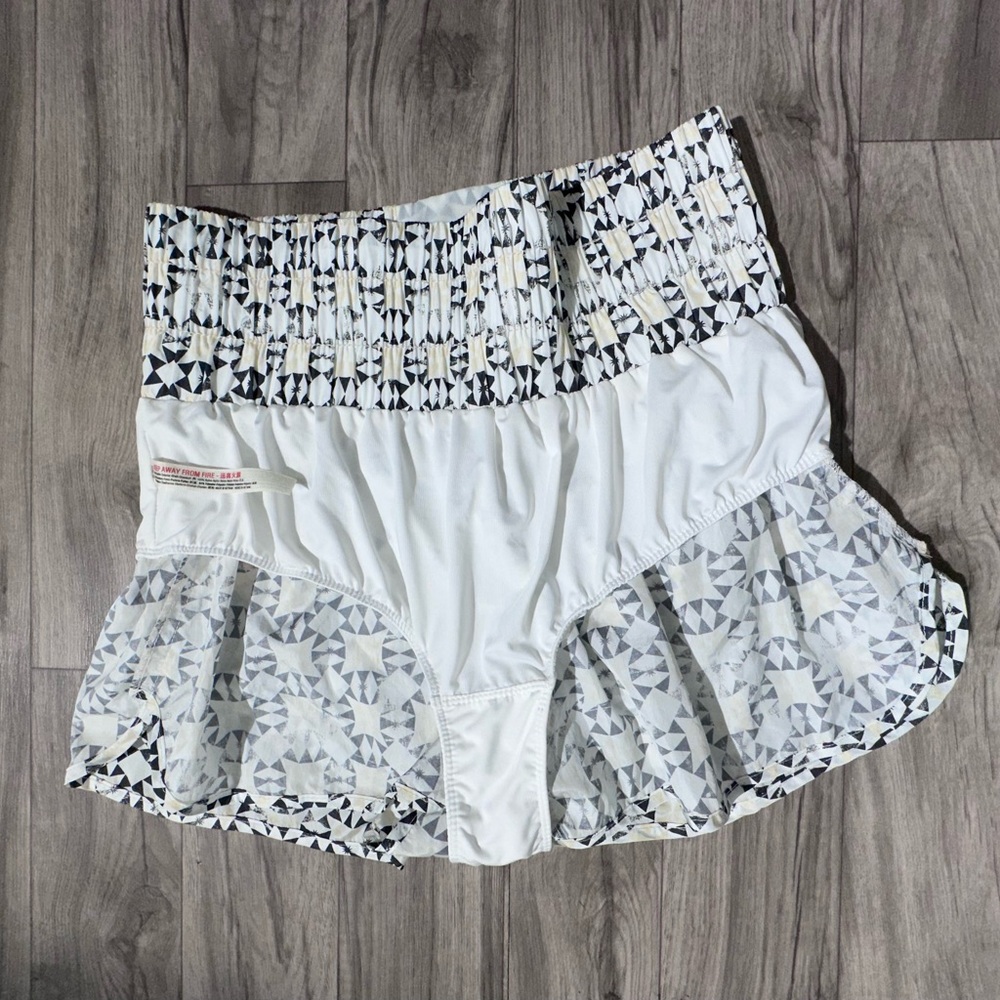 Free People. FP Movement Shorts "The Way Home" – Geometric Print.size L - Picture 17 of 17